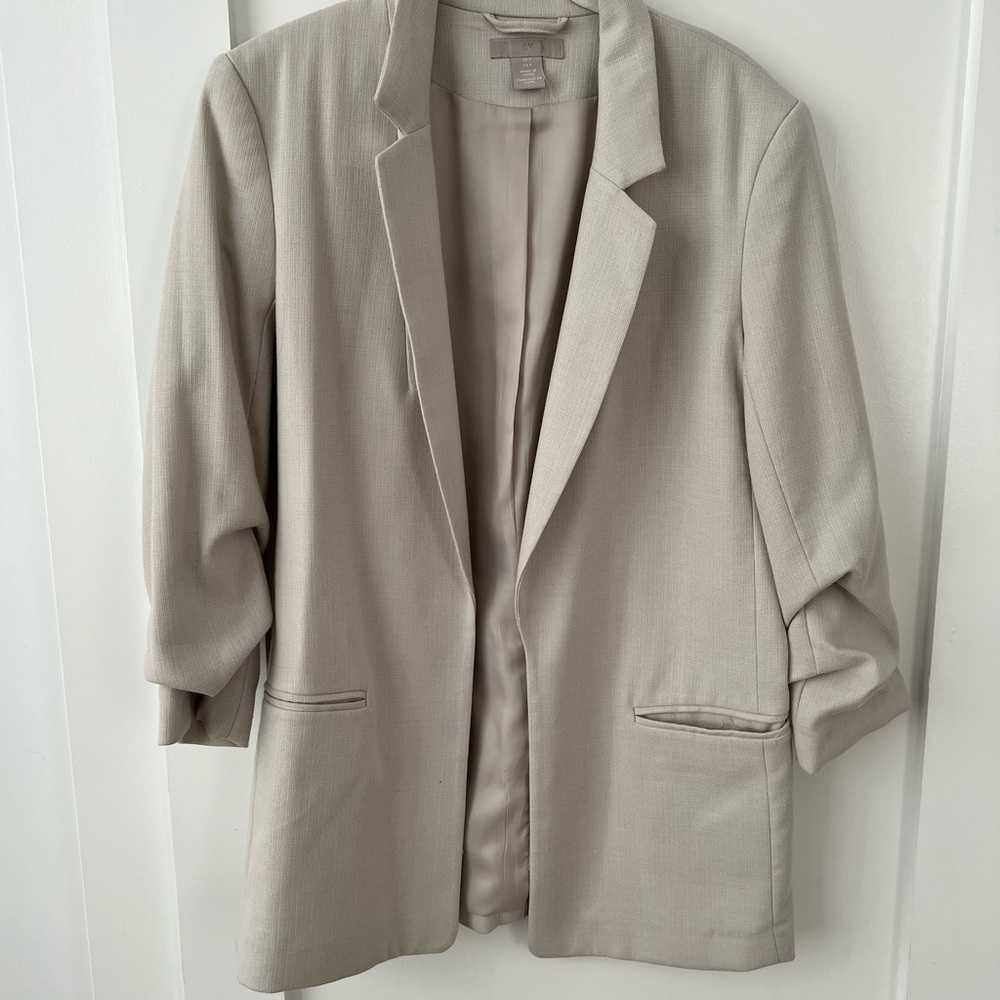H&M ruched sleeve blazer